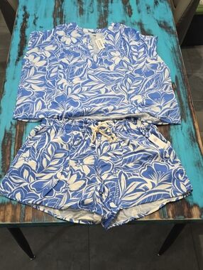 Old Navy Blue and White Floral Linen Drawstring  Shorts Set